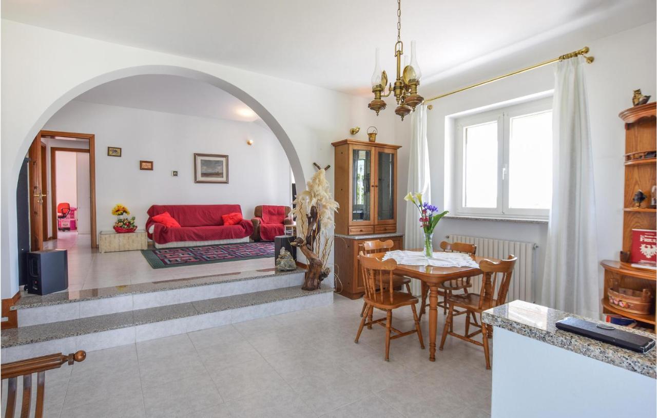 2 Bedroom Cozy Apartment In Grado Buitenkant foto